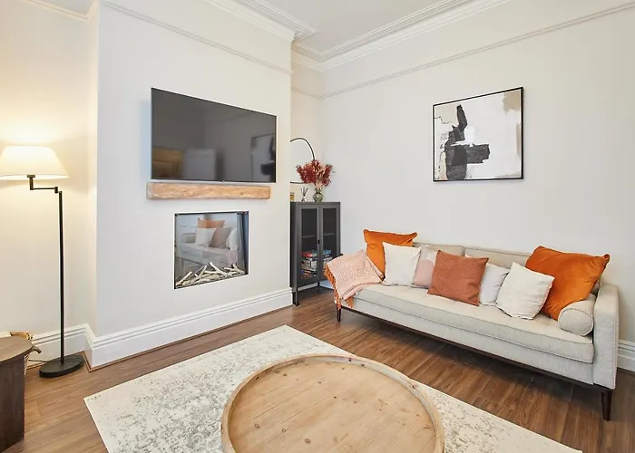 Host & - Belle Vue Saltburn-by-the-Sea